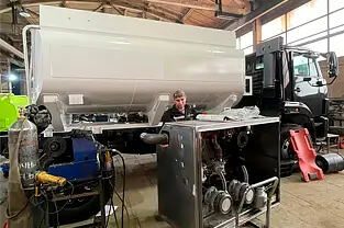 Прибавление в нашем автопарке. Топливозаправщик на базе КАМАЗ